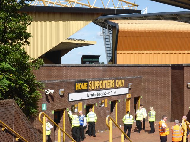 Wolverhampton Wanderers - Hull City, Molineux, Championship, 16/08/2015